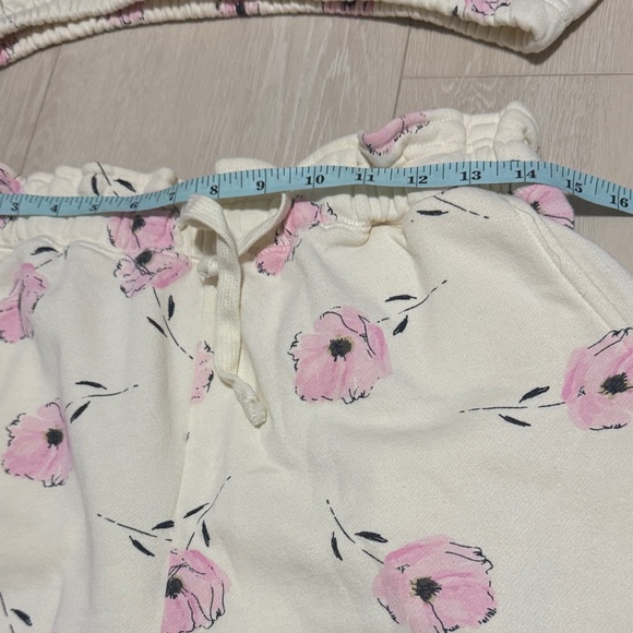 Arizona Jean Company Floral Top And High Waist Shorts in Pink and Cream Set - Picture 7 of 9